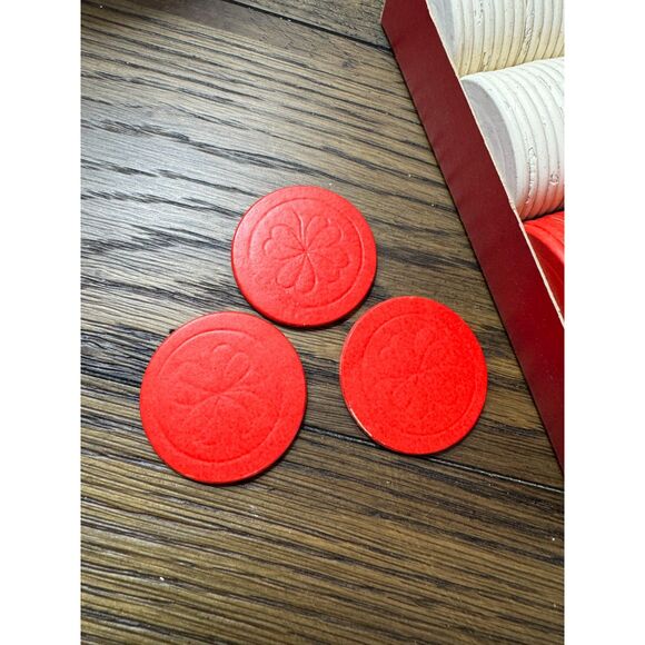 Complete set of vintage plastic poker chips in original box 100 chips. - Picture 6 of 7